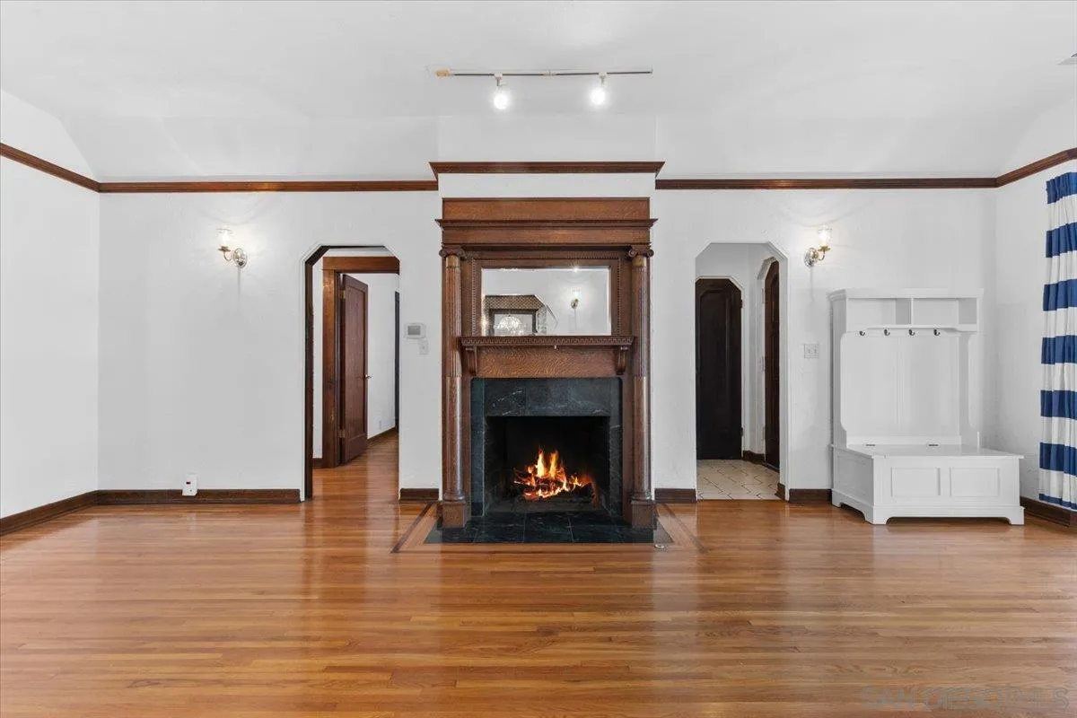 https://cdn.realtyfeed.com/cdn/127/250036112/90f66036e14d7e8b2d8f72c257767123.webp