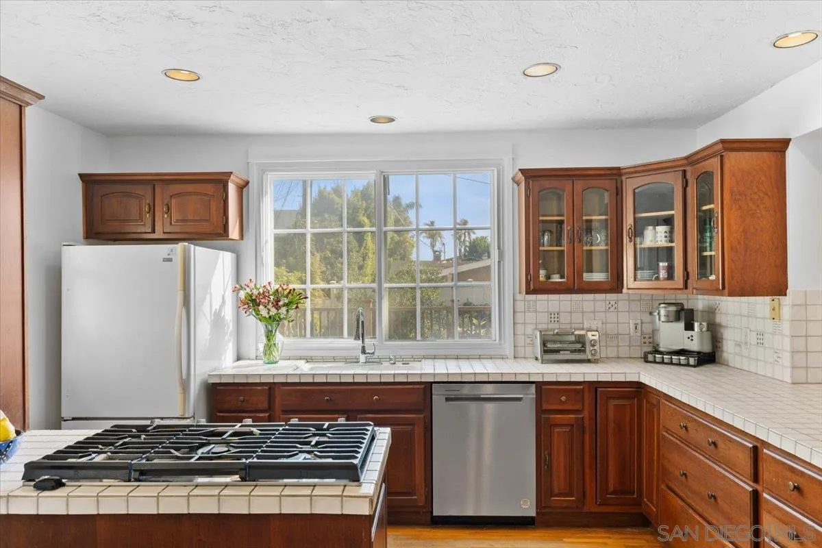 https://cdn.realtyfeed.com/cdn/127/250036112/99c2ae495eb99373627d219504f7c1c3.webp