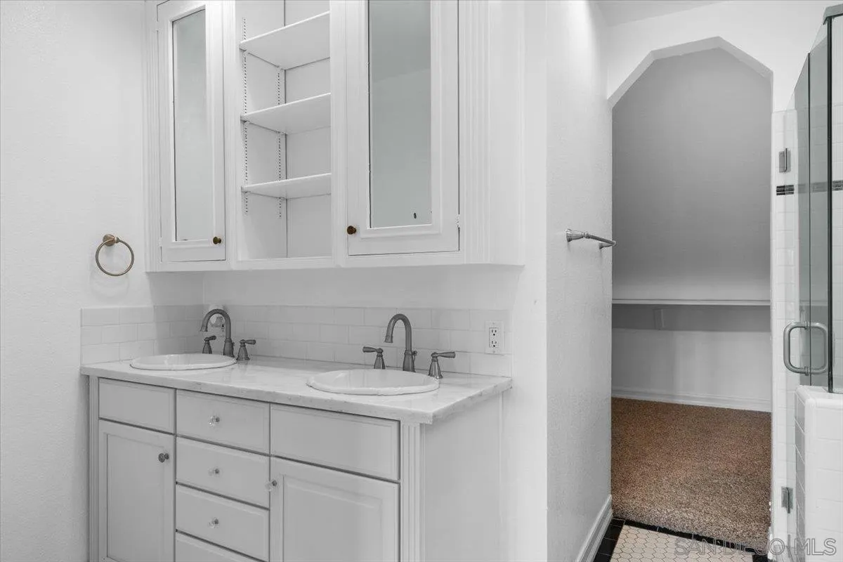 https://cdn.realtyfeed.com/cdn/127/250036112/a224eed051b03d9264443f99bf9f1db0.webp