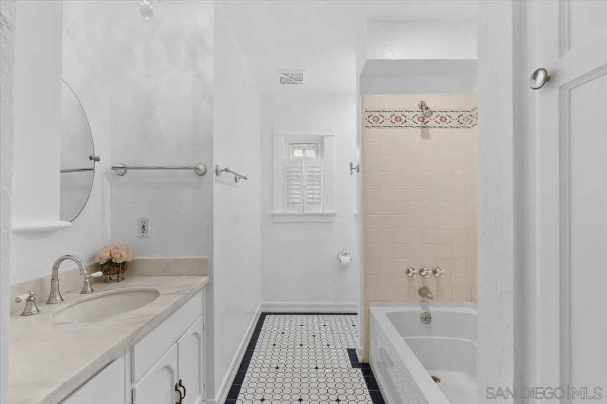 https://cdn.realtyfeed.com/cdn/127/250036112/d0c69f9f21c0704c129c91ba0cba14d7.webp
