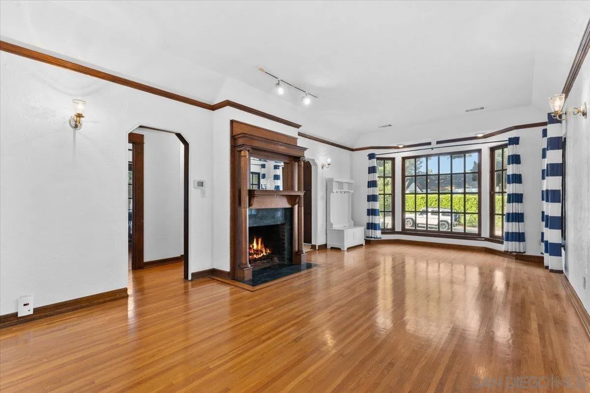 https://cdn.realtyfeed.com/cdn/127/250036112/def1060e4a9234a76f8ad8d50b75a0c7.webp