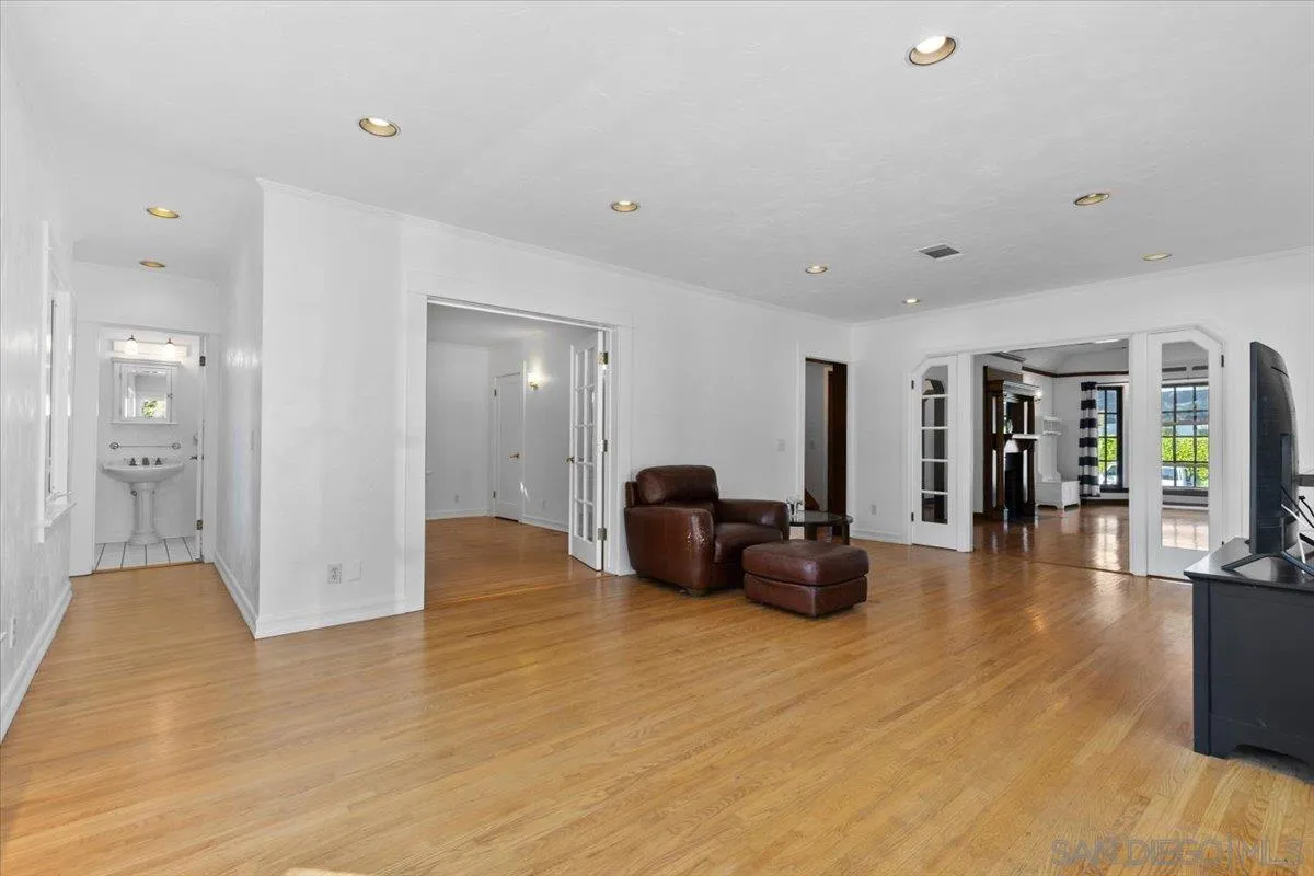 https://cdn.realtyfeed.com/cdn/127/250036112/e1ae653d5008e4bcdefad663e7209e58.webp
