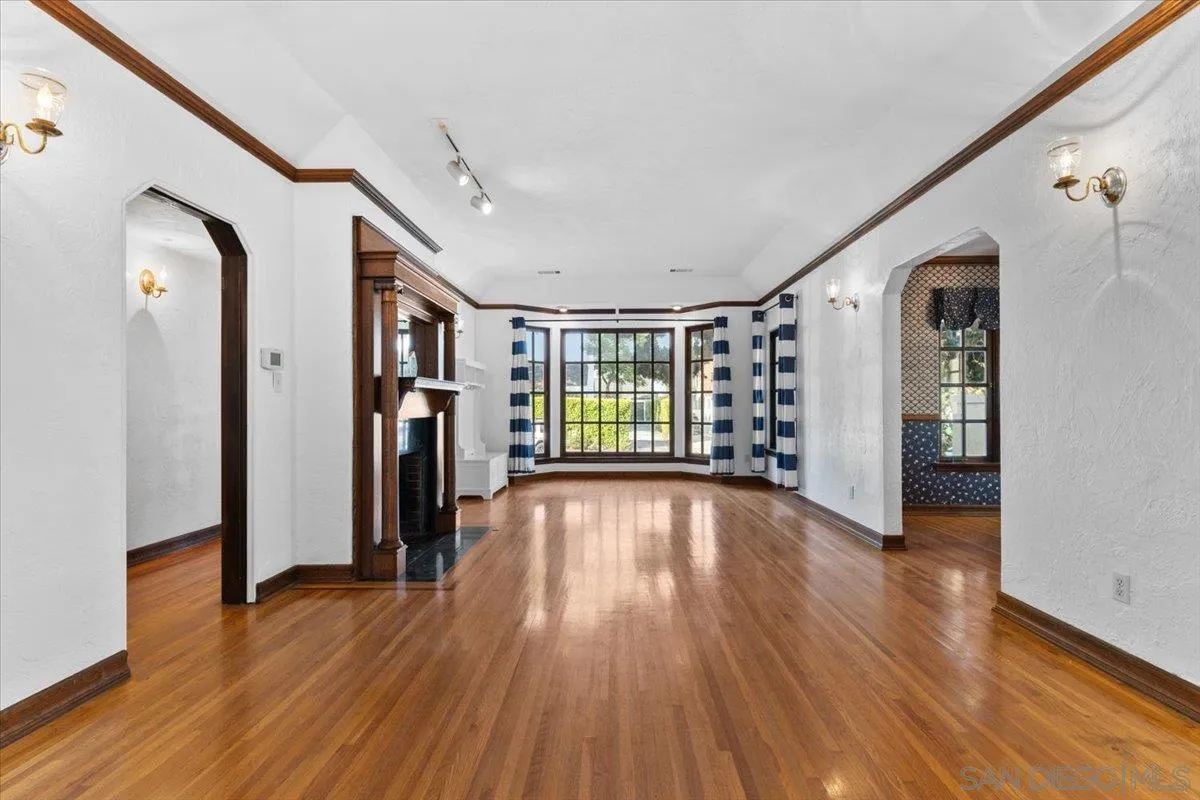 https://cdn.realtyfeed.com/cdn/127/250036112/fa8f2e9aeb807334d734043aeb846264.webp