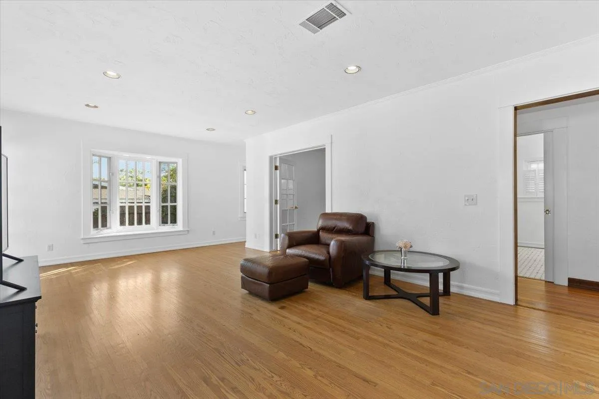 https://cdn.realtyfeed.com/cdn/127/250036112/fbd473a3ccb6f5c188f699a899858a87.webp