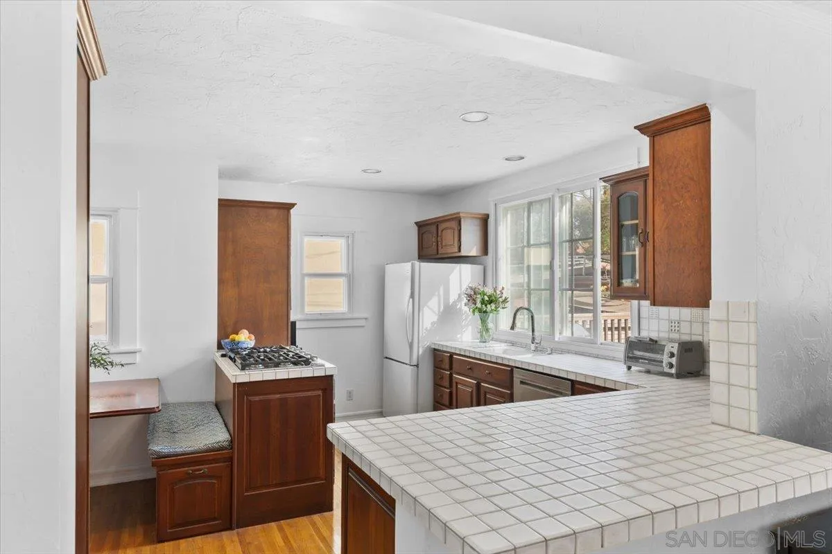 https://cdn.realtyfeed.com/cdn/127/250036112/fd3d5f8a01816bc054e2e1db8408723f.webp