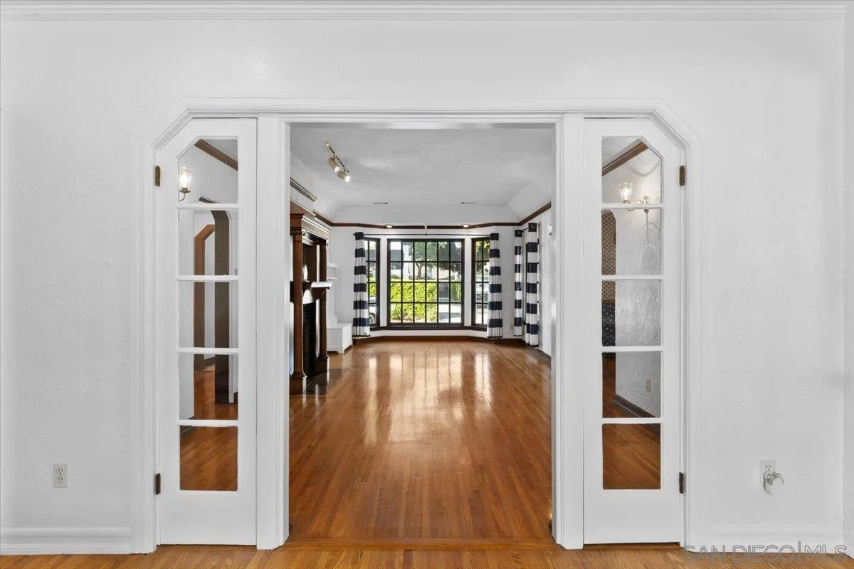 https://cdn.realtyfeed.com/cdn/127/250036112/fe015be361c52c5021b2310d5ffc6c38.webp