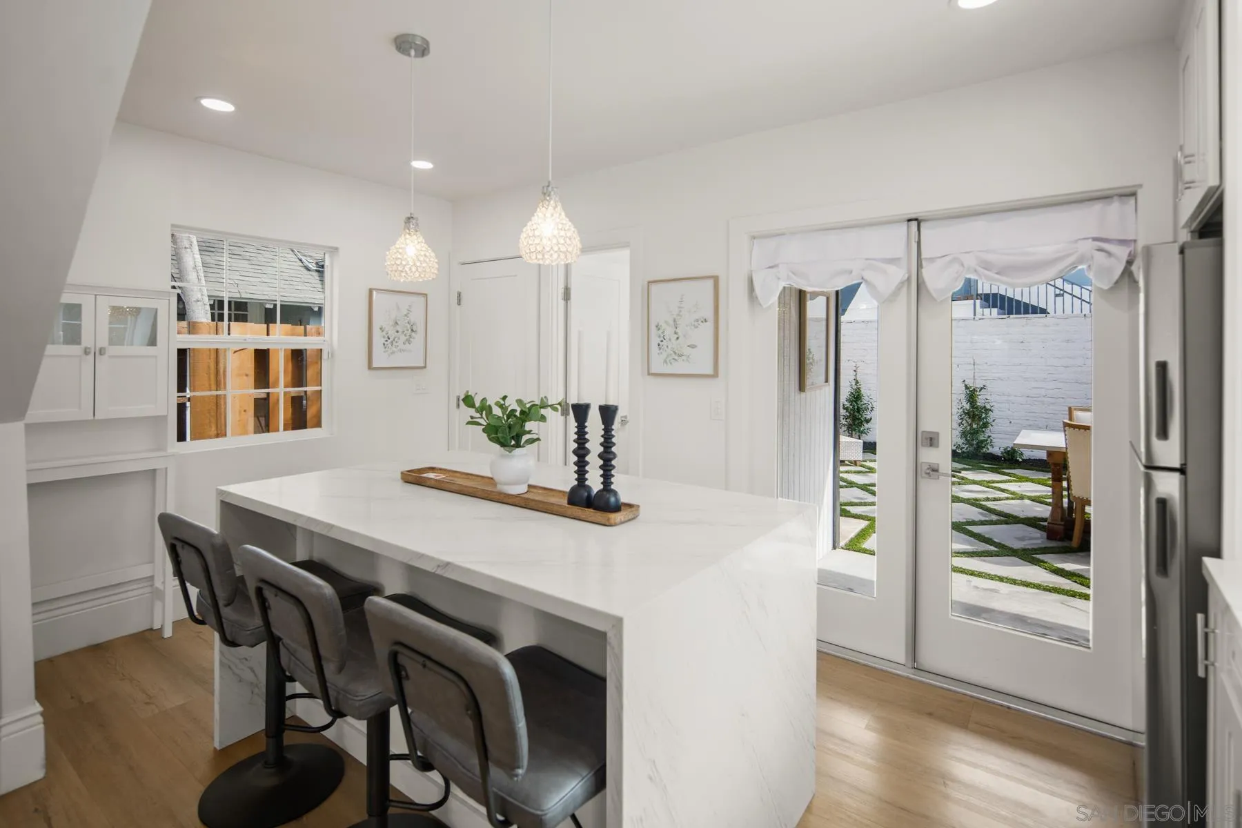 https://cdn.realtyfeed.com/cdn/127/250036115/67eed40f5796d08a2699e44dc813cc23.webp
