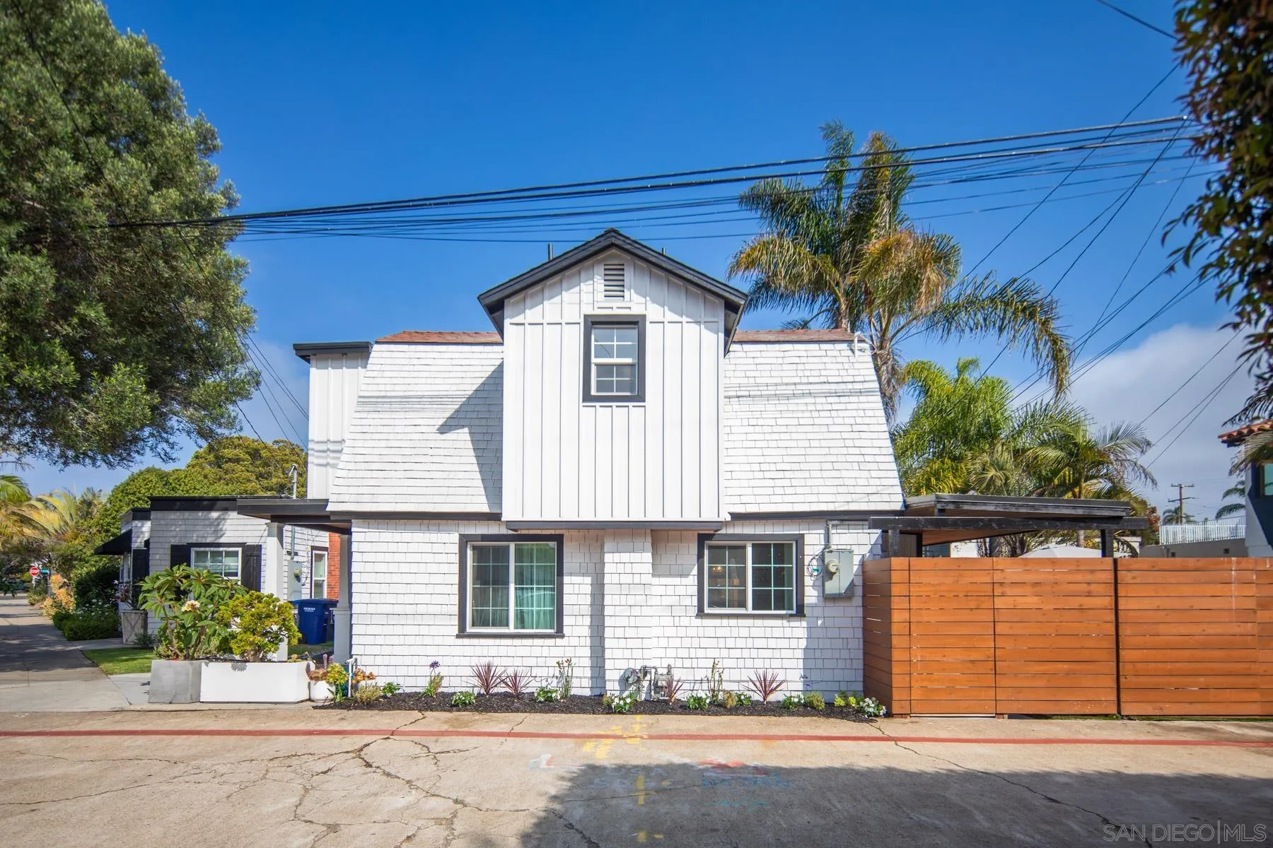 https://cdn.realtyfeed.com/cdn/127/250036115/d5cd9e2a607dec63e470e16b565c045b.webp