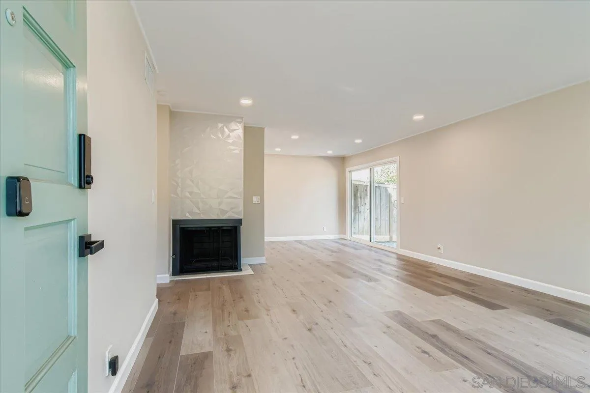 Photo #2: 250036116 Listing 