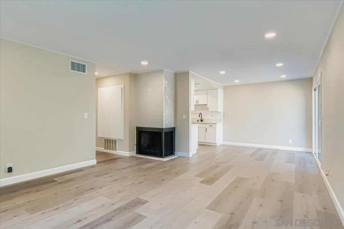 Photo #3: 250036116 Listing 
