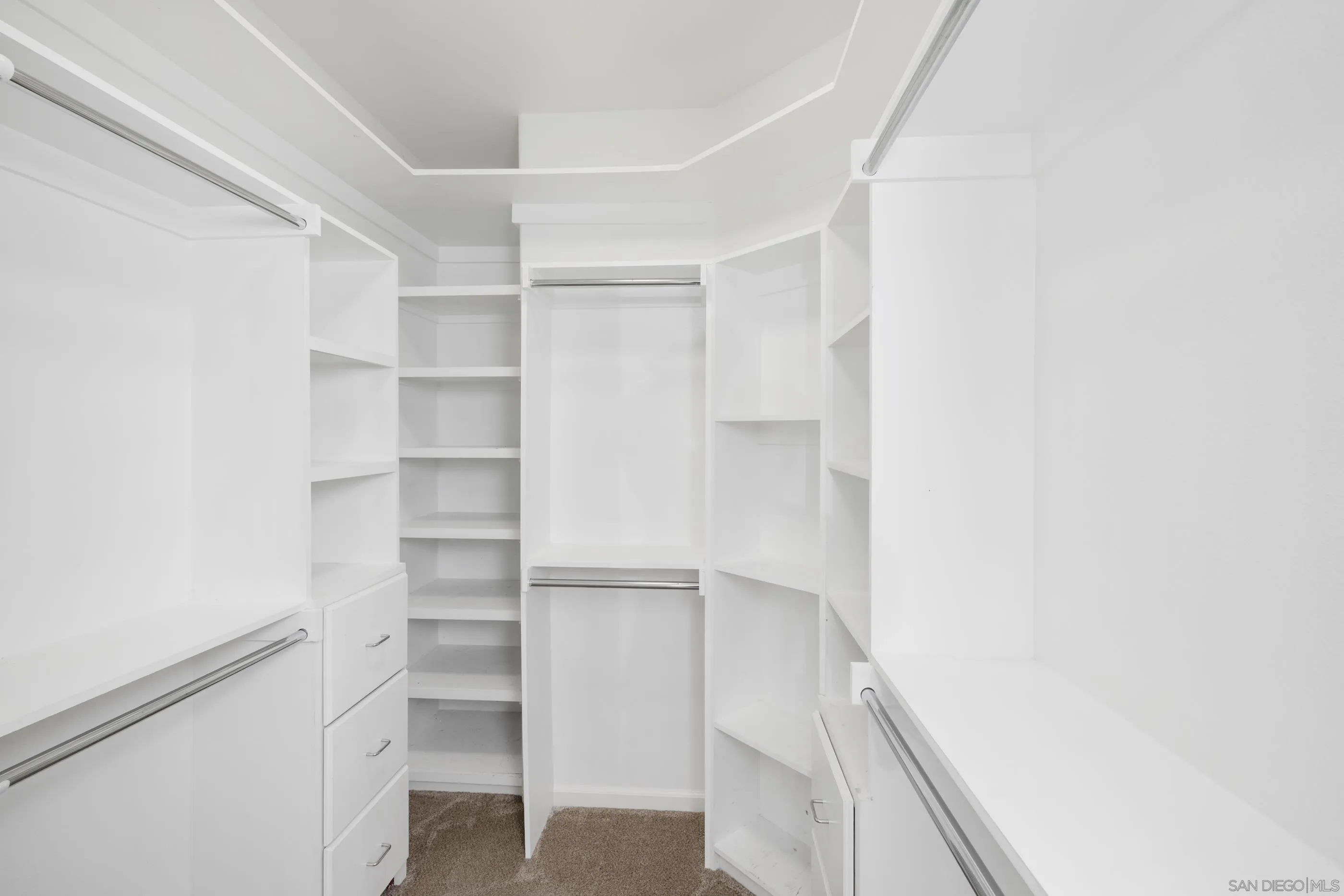 https://cdn.realtyfeed.com/cdn/127/250036118/2240304a7c3356bd7b30950d0b34669e.webp