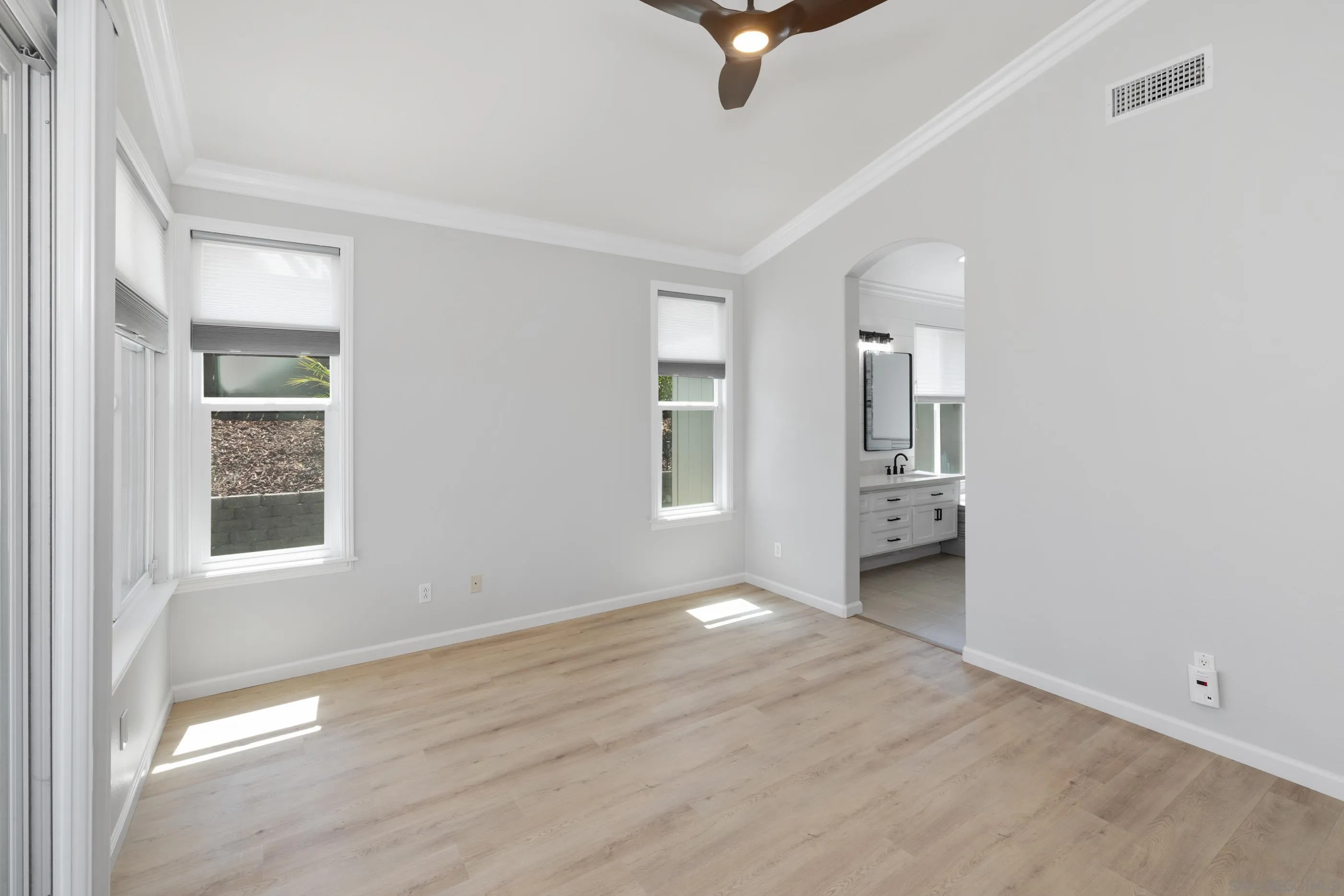 https://cdn.realtyfeed.com/cdn/127/250036118/4defcd51c7110d7d029cea32b2d632d8.webp