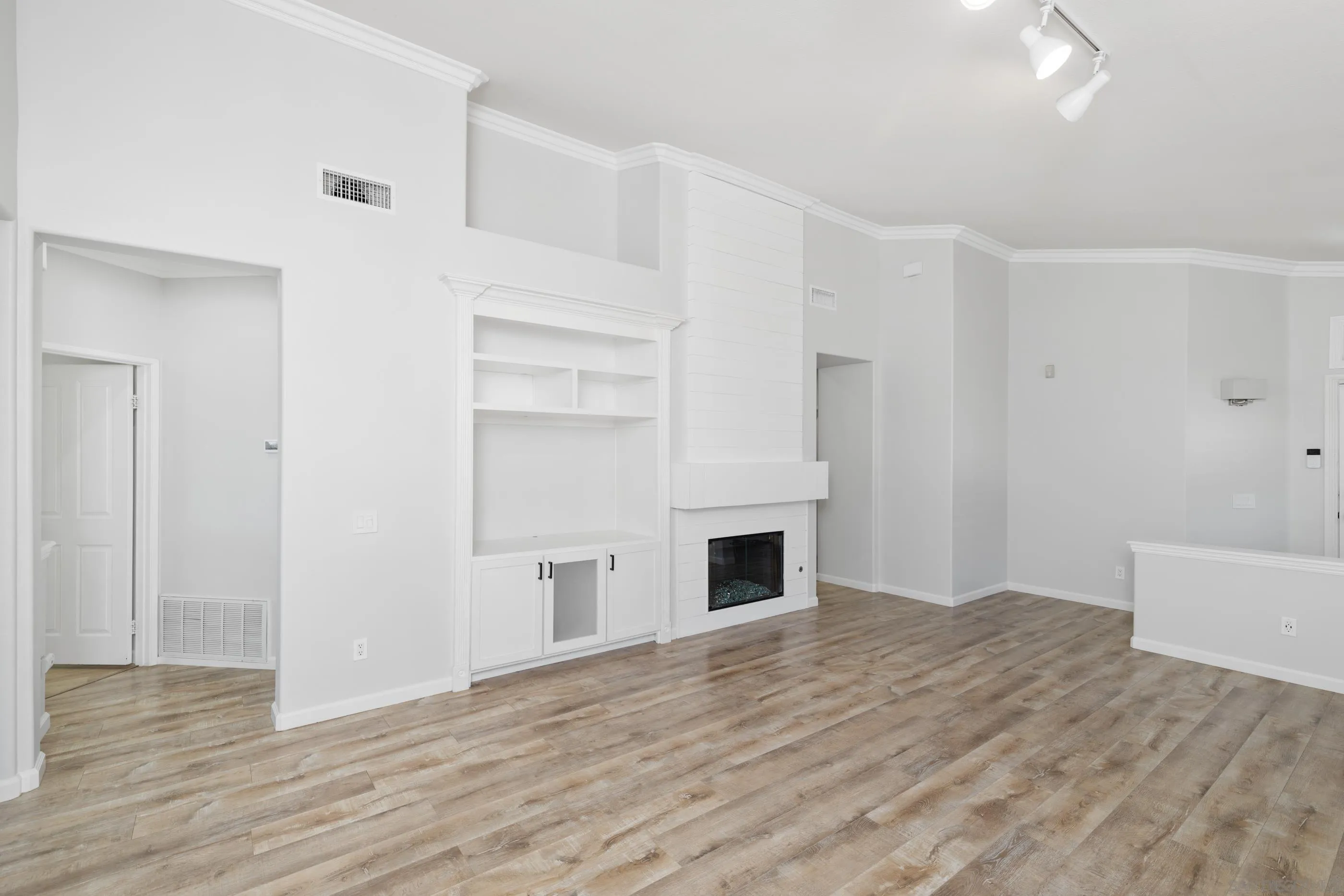https://cdn.realtyfeed.com/cdn/127/250036118/5887cdb103db8e49f43f4f62e9ba7646.webp