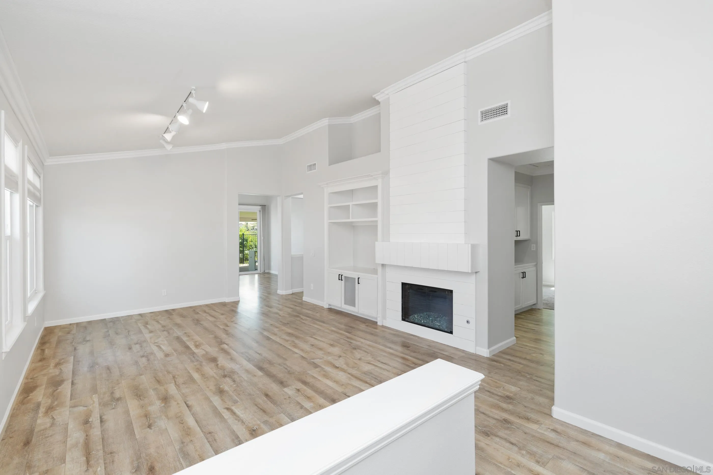 https://cdn.realtyfeed.com/cdn/127/250036118/8a4946a8aa5298149c91d9e9ea307b83.webp