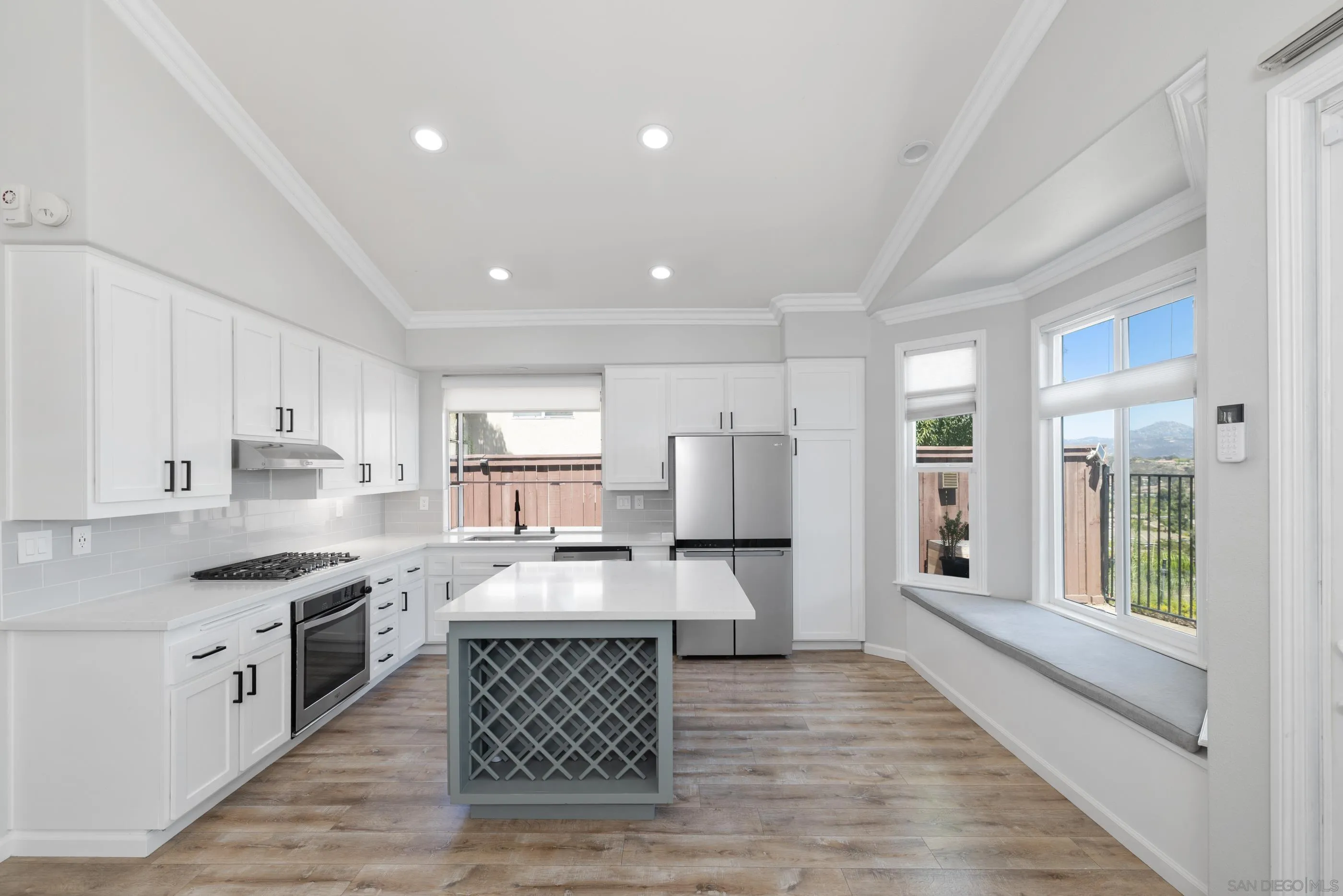 https://cdn.realtyfeed.com/cdn/127/250036118/93ca550584619c91255611c7c756db35.webp