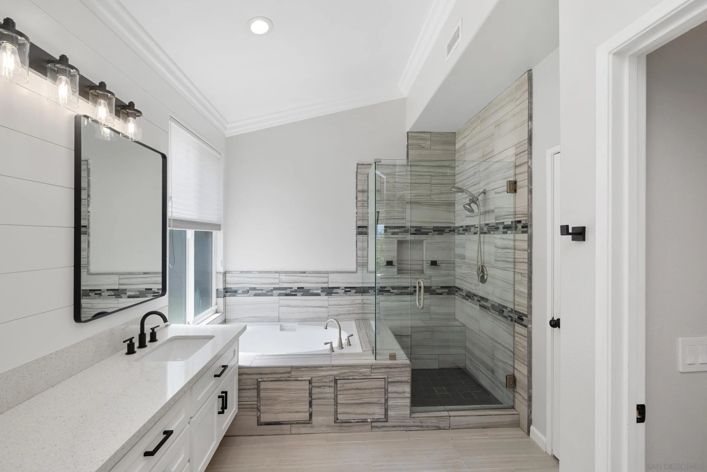 https://cdn.realtyfeed.com/cdn/127/250036118/da81188e4a441ef38eb4607d2b7156d0.webp