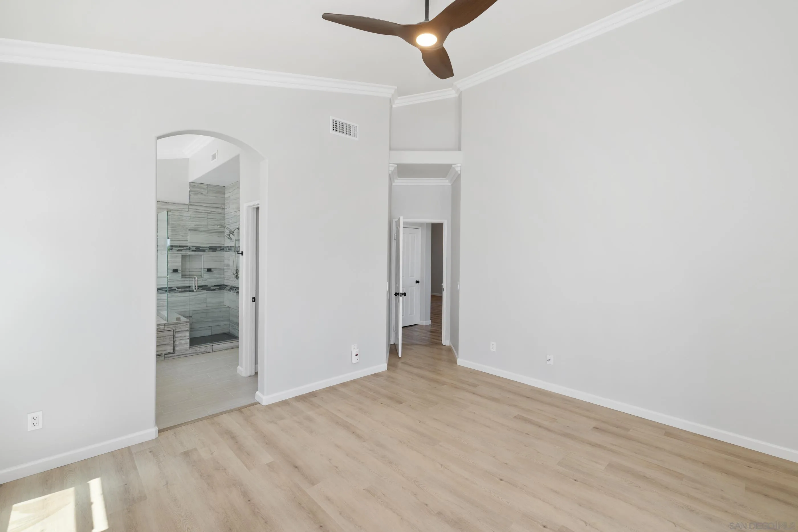 https://cdn.realtyfeed.com/cdn/127/250036118/e87b2497beeec7ede746078840d779b6.webp