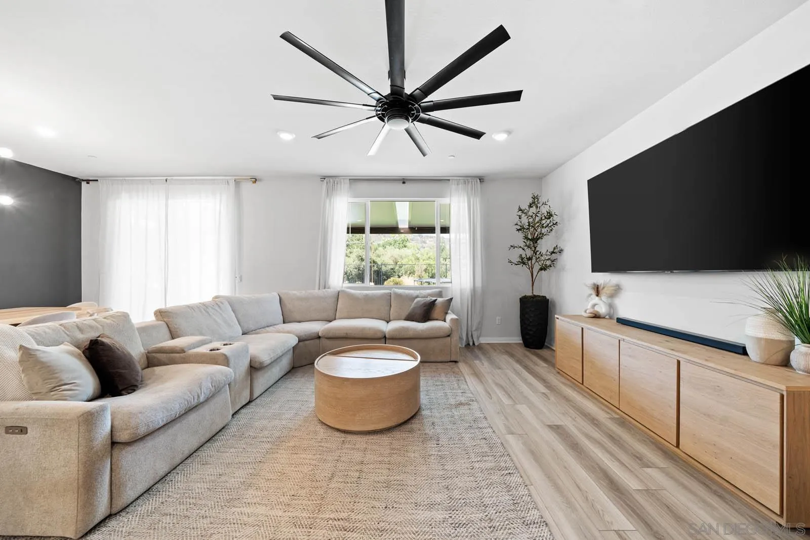 https://cdn.realtyfeed.com/cdn/127/250036127/2cc25b0fc0468007413a6754ee67f0a5.webp