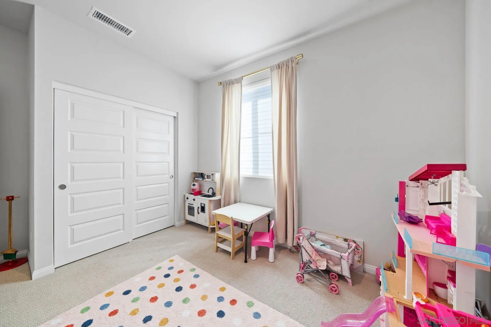https://cdn.realtyfeed.com/cdn/127/250036127/a88eeadad776b2b4344a7ff1b7e1d9d0.webp