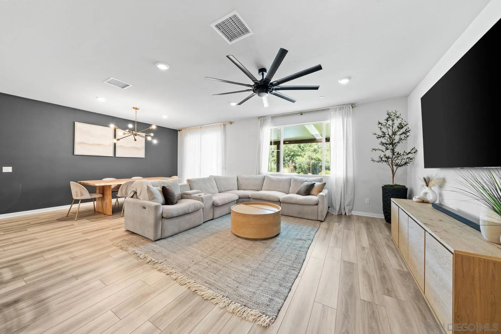 https://cdn.realtyfeed.com/cdn/127/250036127/dcb650d33ab8aa364d99a88d7cf62ea7.webp