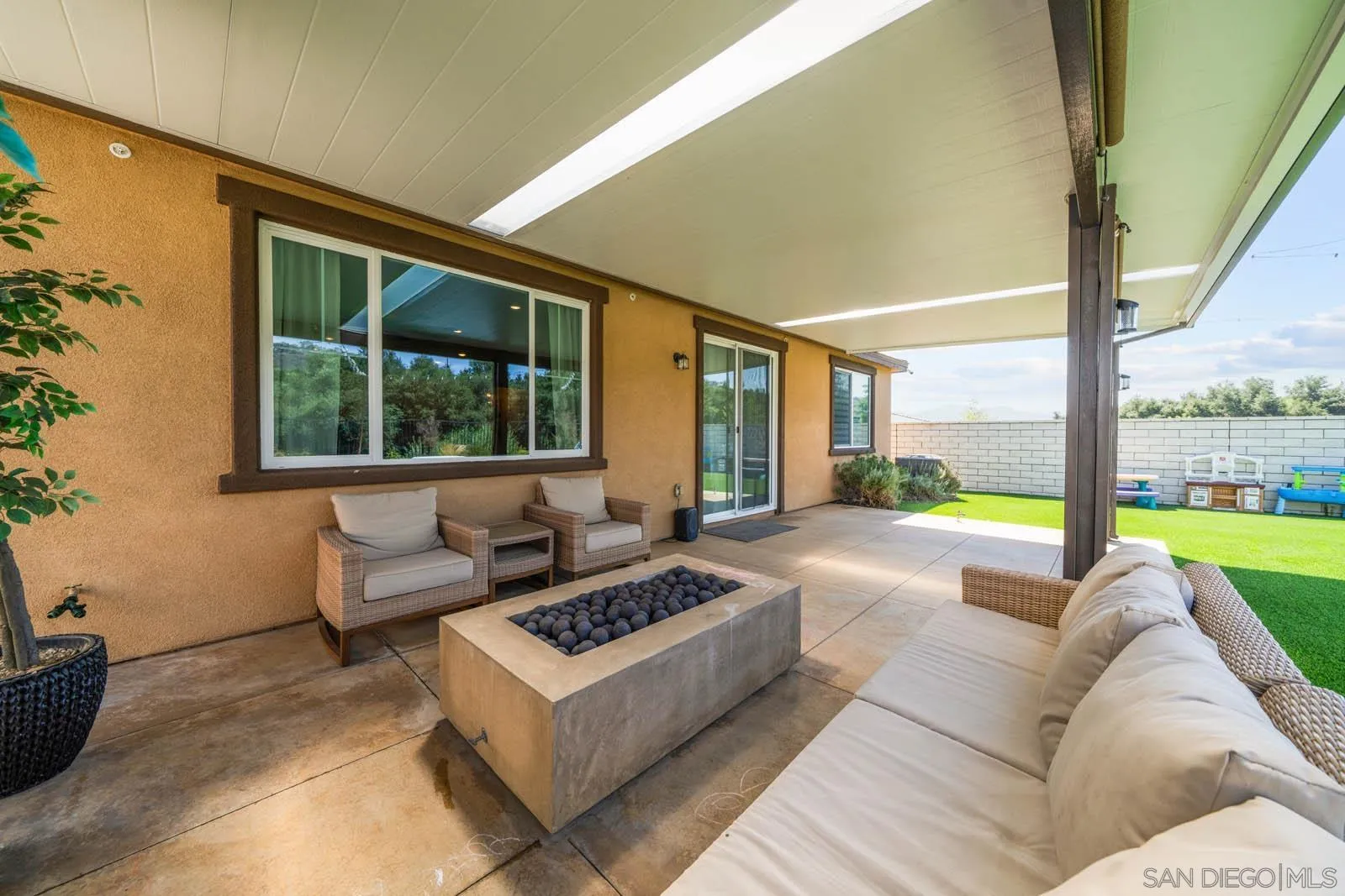 https://cdn.realtyfeed.com/cdn/127/250036127/fe16f6271f577c6c13e4499e97360b0d.webp