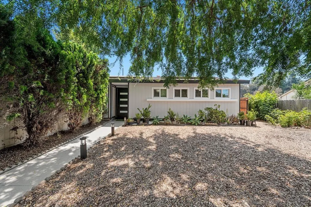 https://cdn.realtyfeed.com/cdn/127/250036137/4df3743d071b8230f5934a9ec9fb9ded.webp