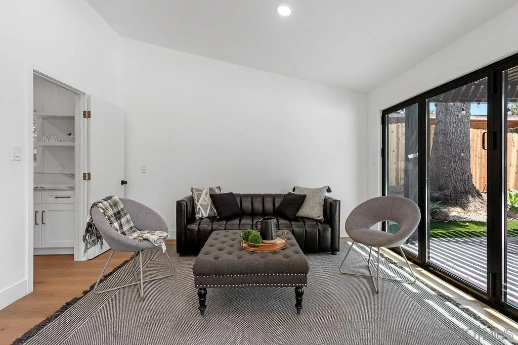 https://cdn.realtyfeed.com/cdn/127/250036137/ba3c8ddfa722e45c9a40d43c1e6dcb22.webp