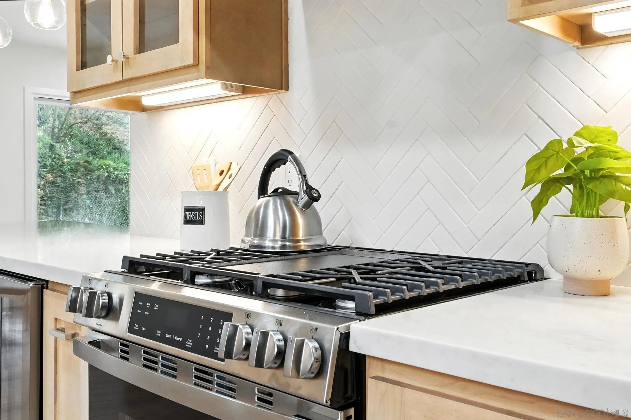 https://cdn.realtyfeed.com/cdn/127/250036141/0217b64a6648691da2e41f527aa14ceb.webp