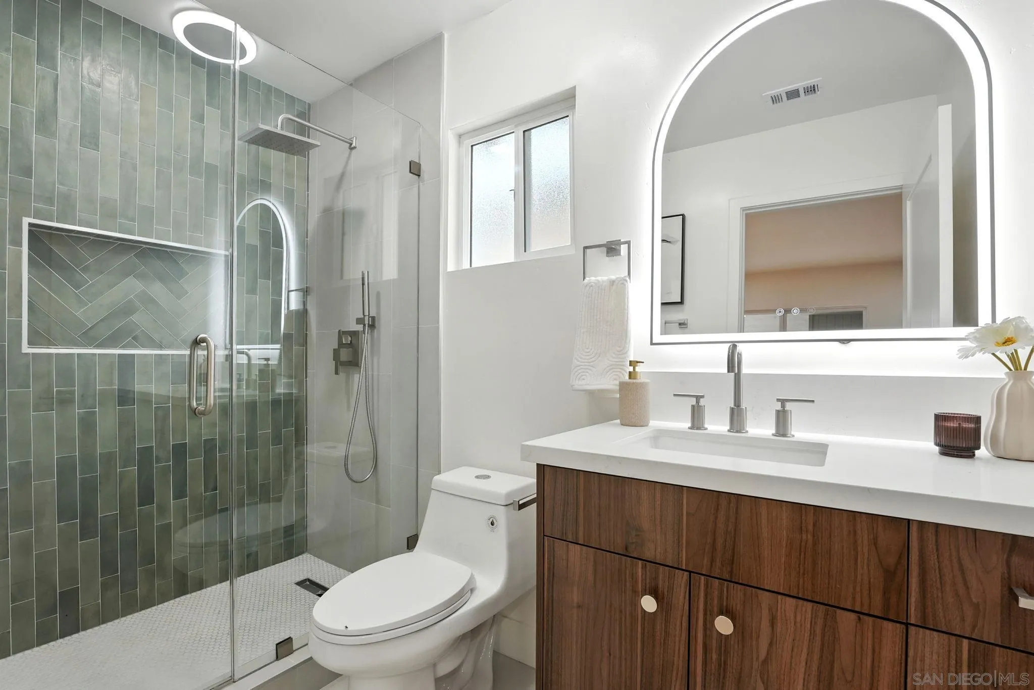 https://cdn.realtyfeed.com/cdn/127/250036141/0a025358425594f80a9fd00914b098d4.webp