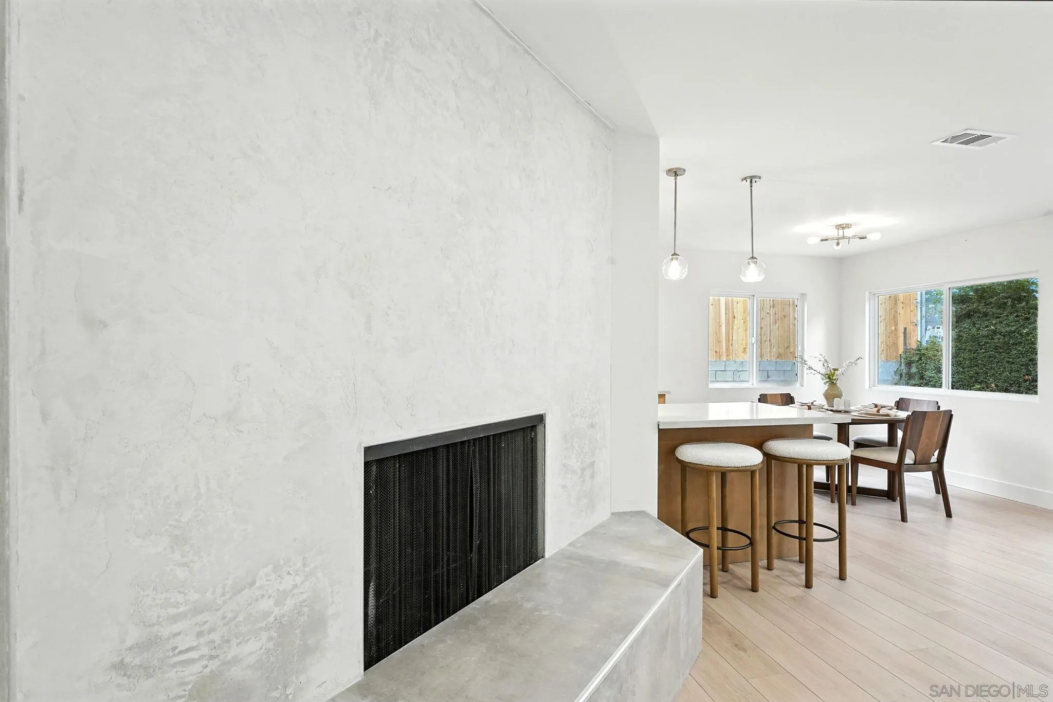 https://cdn.realtyfeed.com/cdn/127/250036141/0a3b9e0f4bfb5863ee3489619a834589.webp