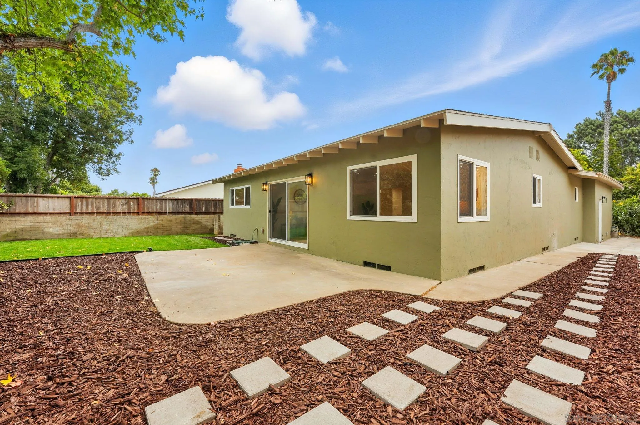 https://cdn.realtyfeed.com/cdn/127/250036141/34f6d623179264ba46e2e3bc72610cc3.webp