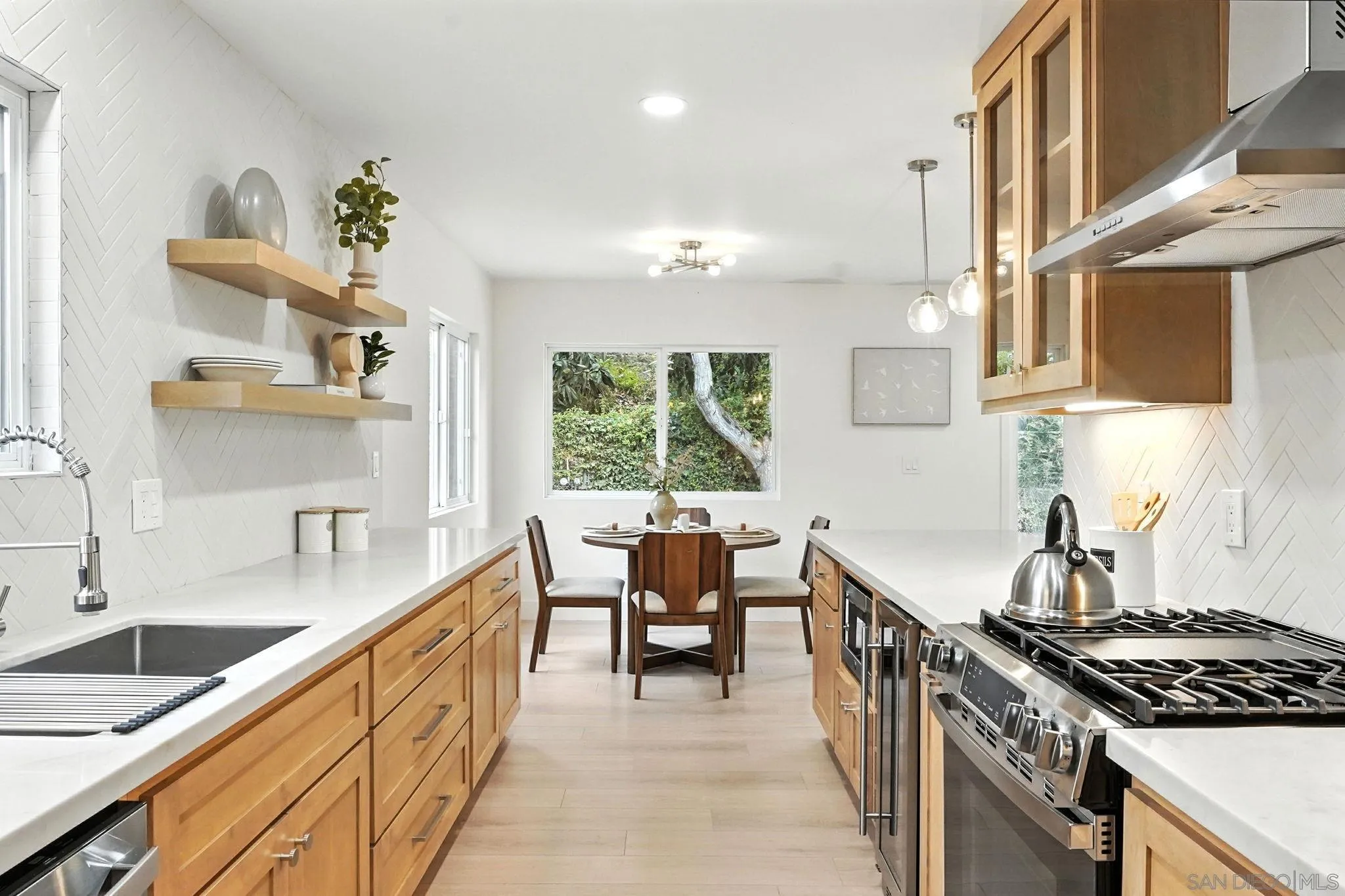 https://cdn.realtyfeed.com/cdn/127/250036141/4e770eaa7cedec407f68d240e25904f5.webp