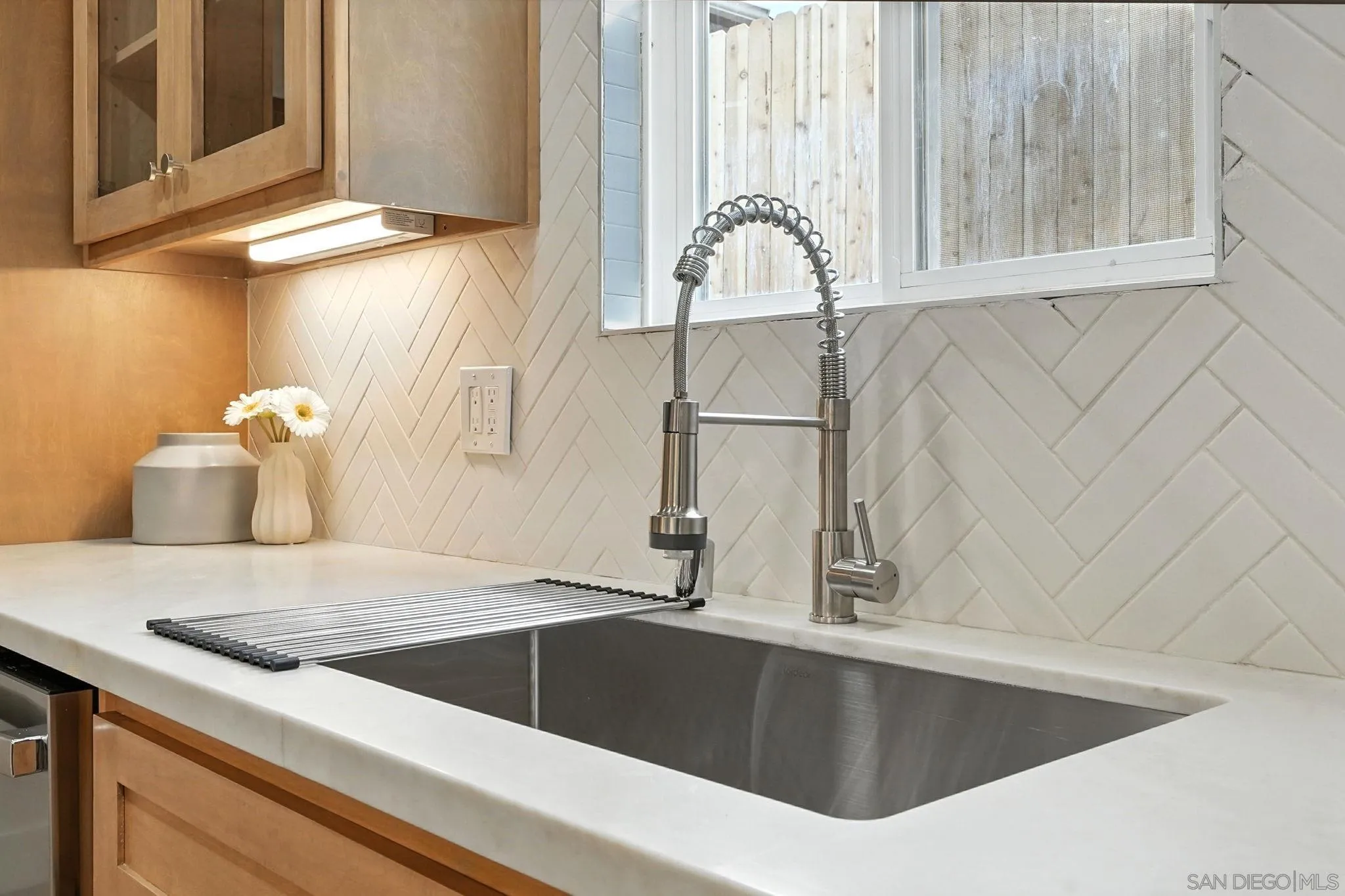 https://cdn.realtyfeed.com/cdn/127/250036141/c2f4470bab35fa82f530c2fd4d6ba583.webp