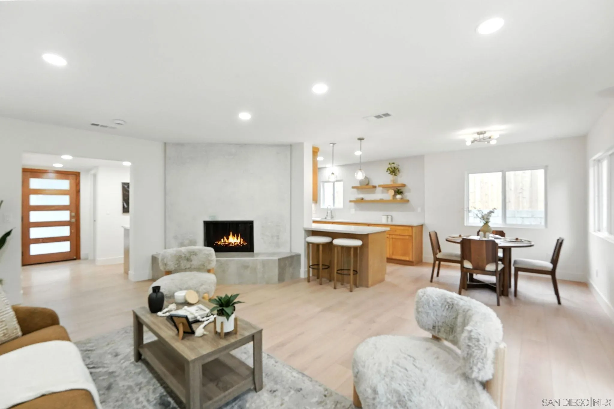 https://cdn.realtyfeed.com/cdn/127/250036141/d6e2f2ce9a5e49ef0f915a57b820f635.webp