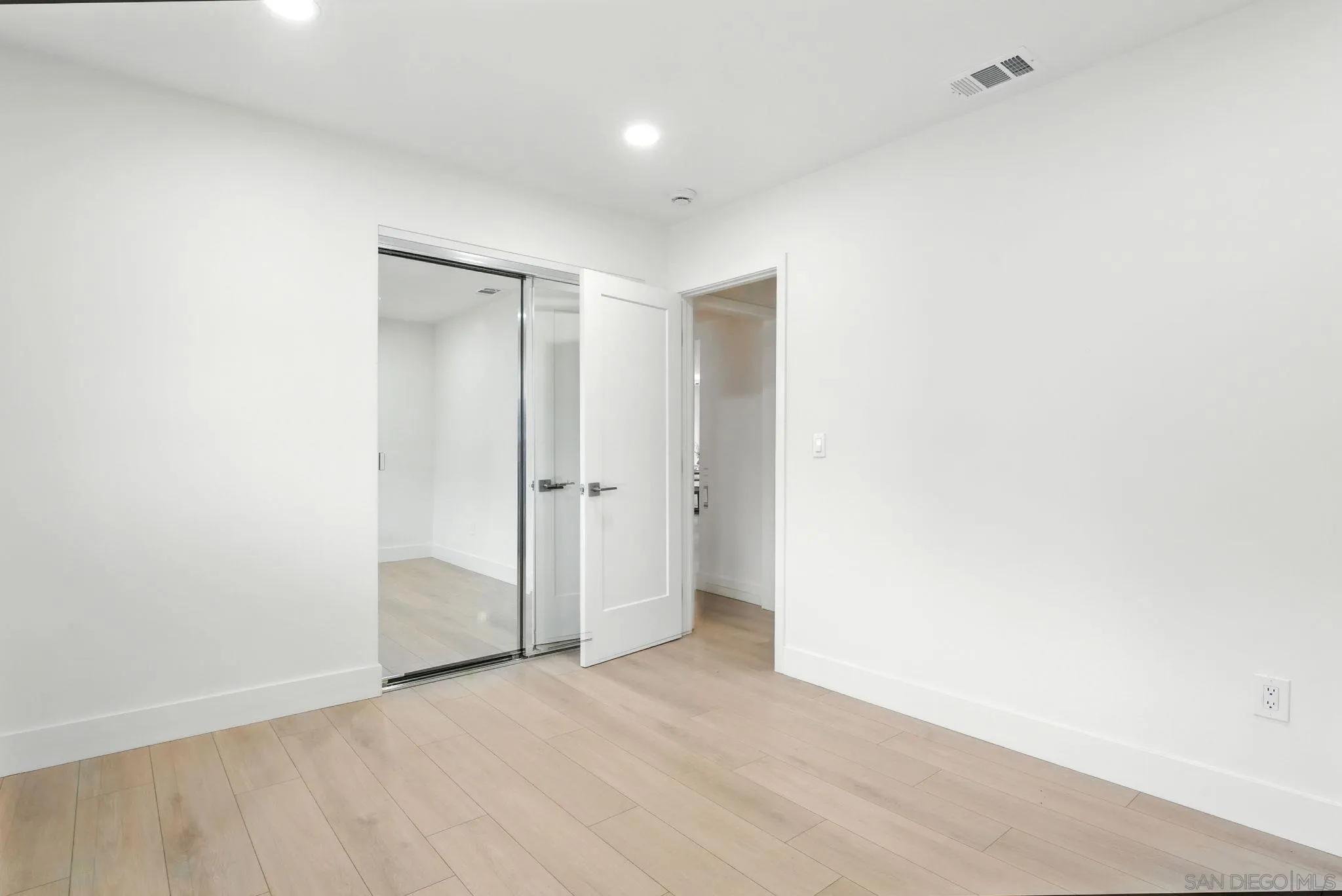 https://cdn.realtyfeed.com/cdn/127/250036141/fac2b844bc4cddbdef128560074135b0.webp