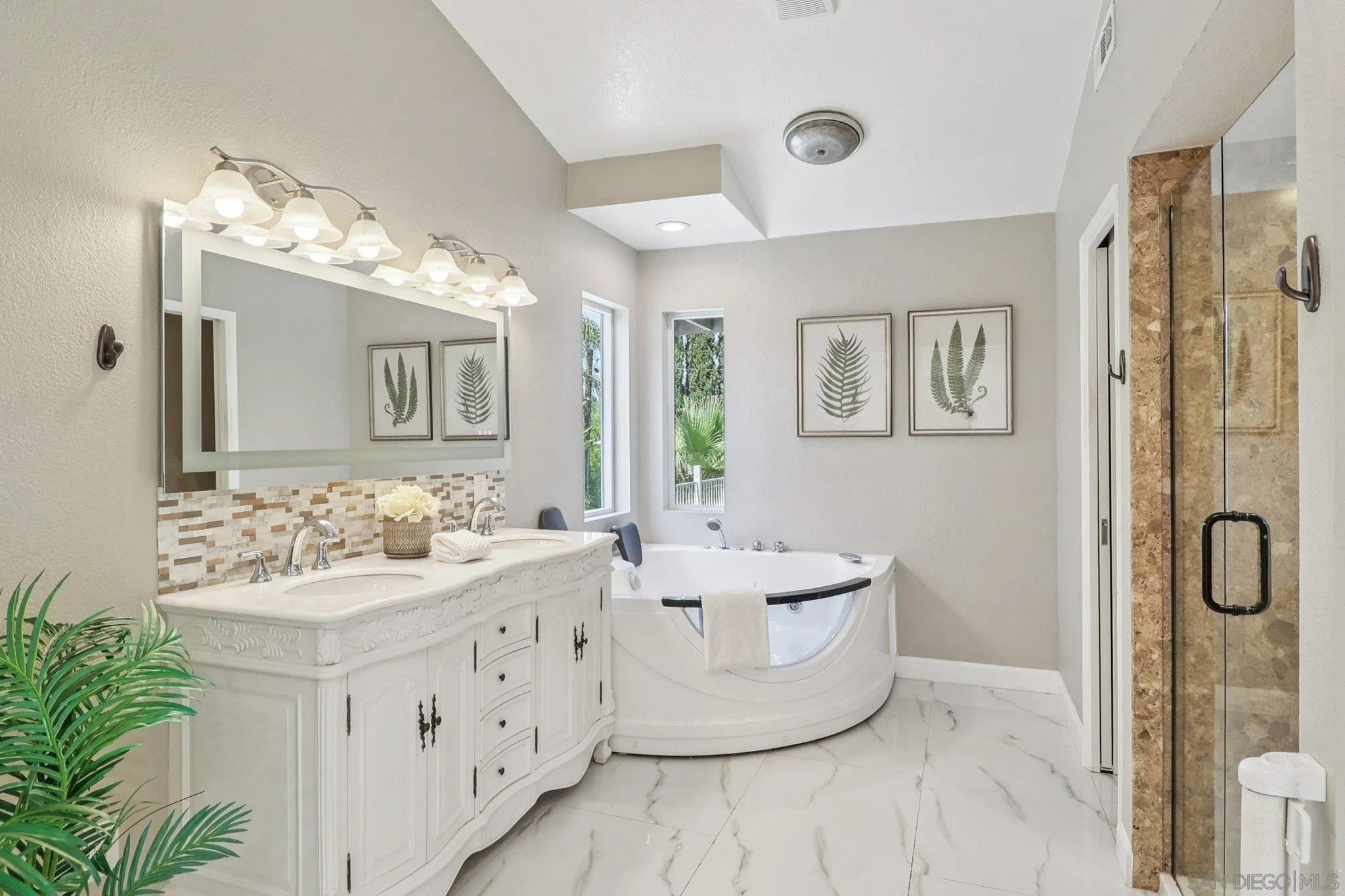 https://cdn.realtyfeed.com/cdn/127/250036142/9cb5b7754c3c821c4c6b68b1ff978d21.webp
