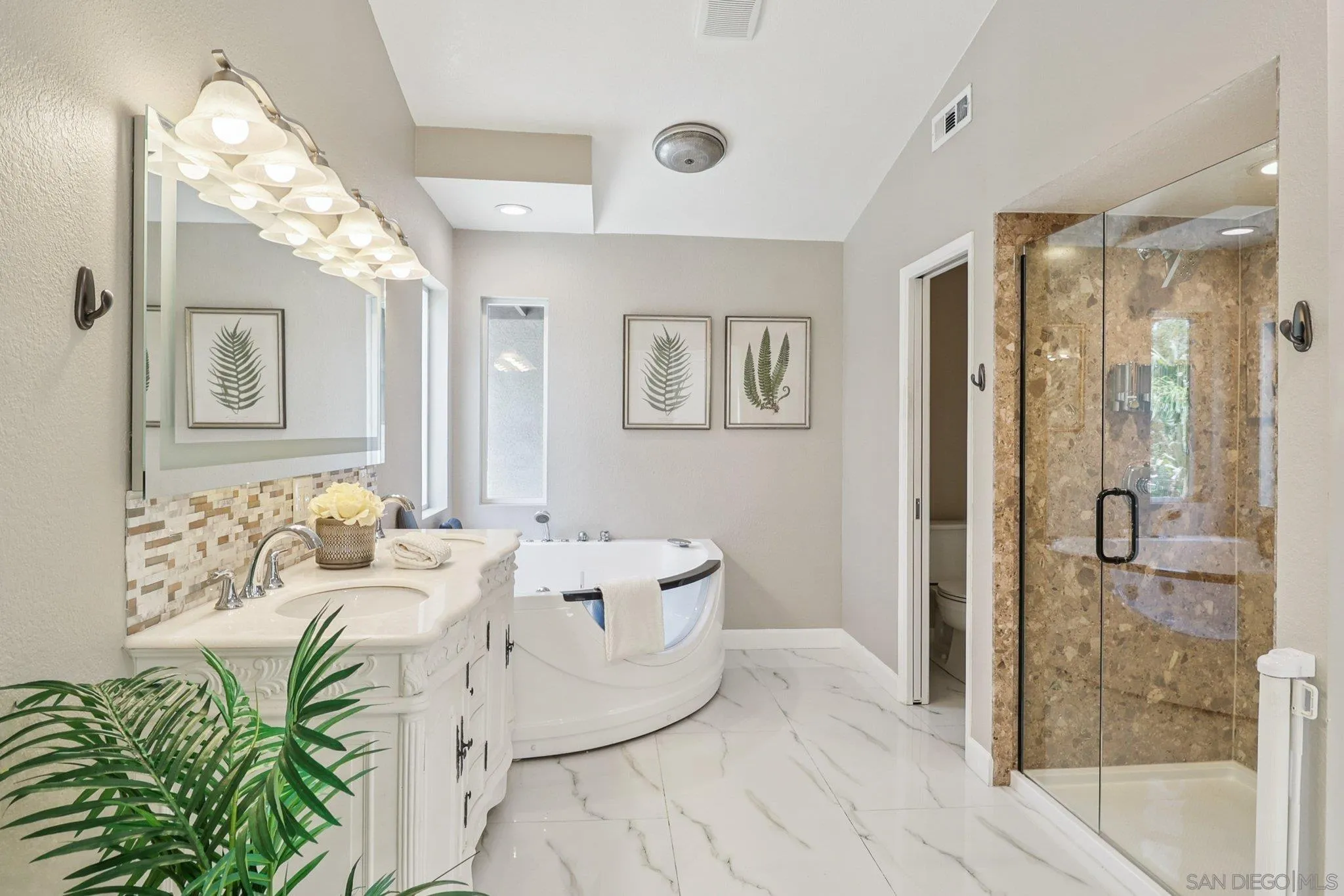 https://cdn.realtyfeed.com/cdn/127/250036142/d12a32150247764a4484ec142791fc97.webp