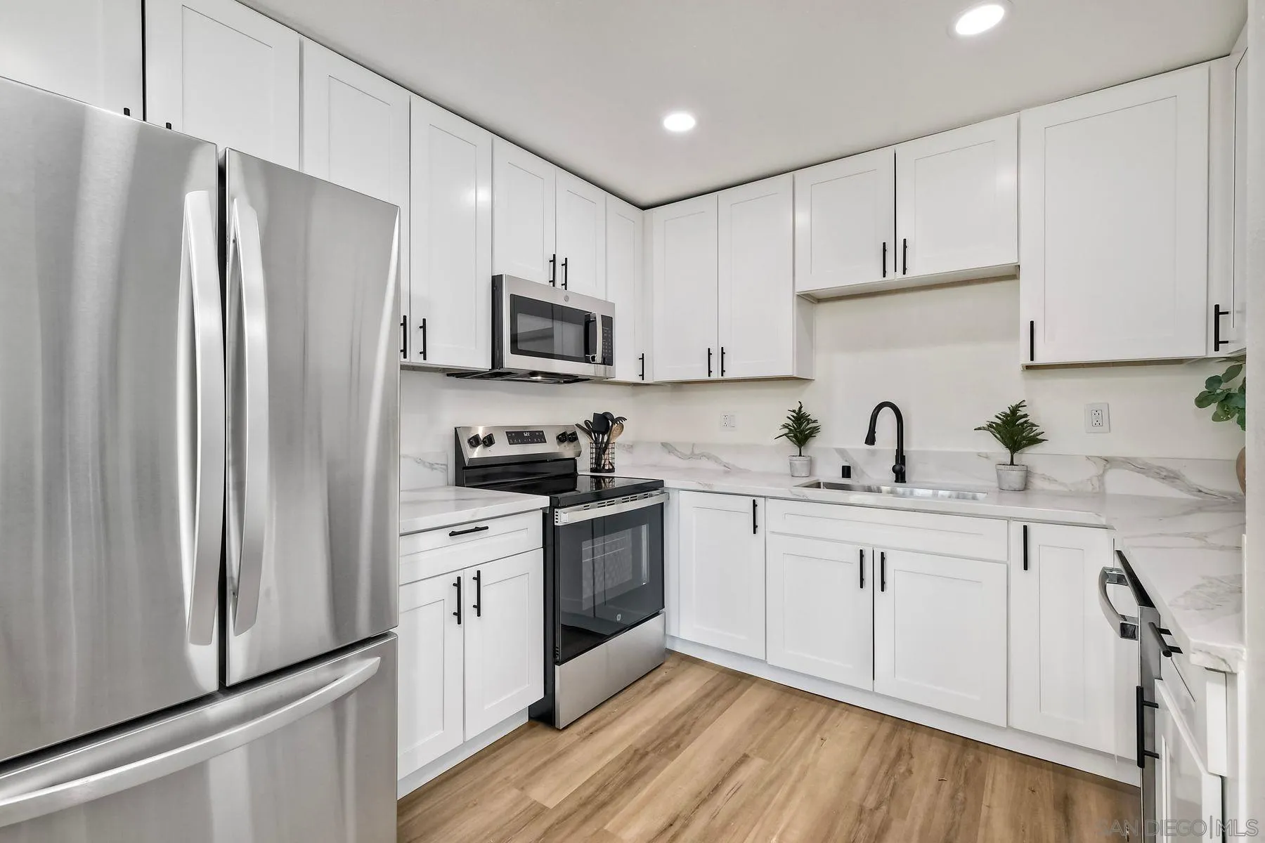 https://cdn.realtyfeed.com/cdn/127/250036144/3a2ae4d3437d3d5a00c60fdee5d937d7.webp