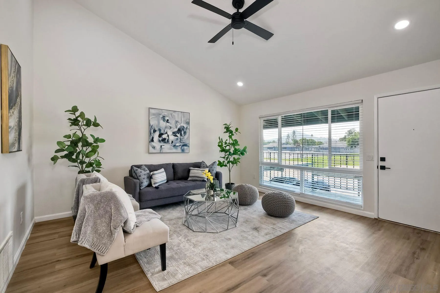 https://cdn.realtyfeed.com/cdn/127/250036144/543d11b5430fba5d716caa60811b40a4.webp