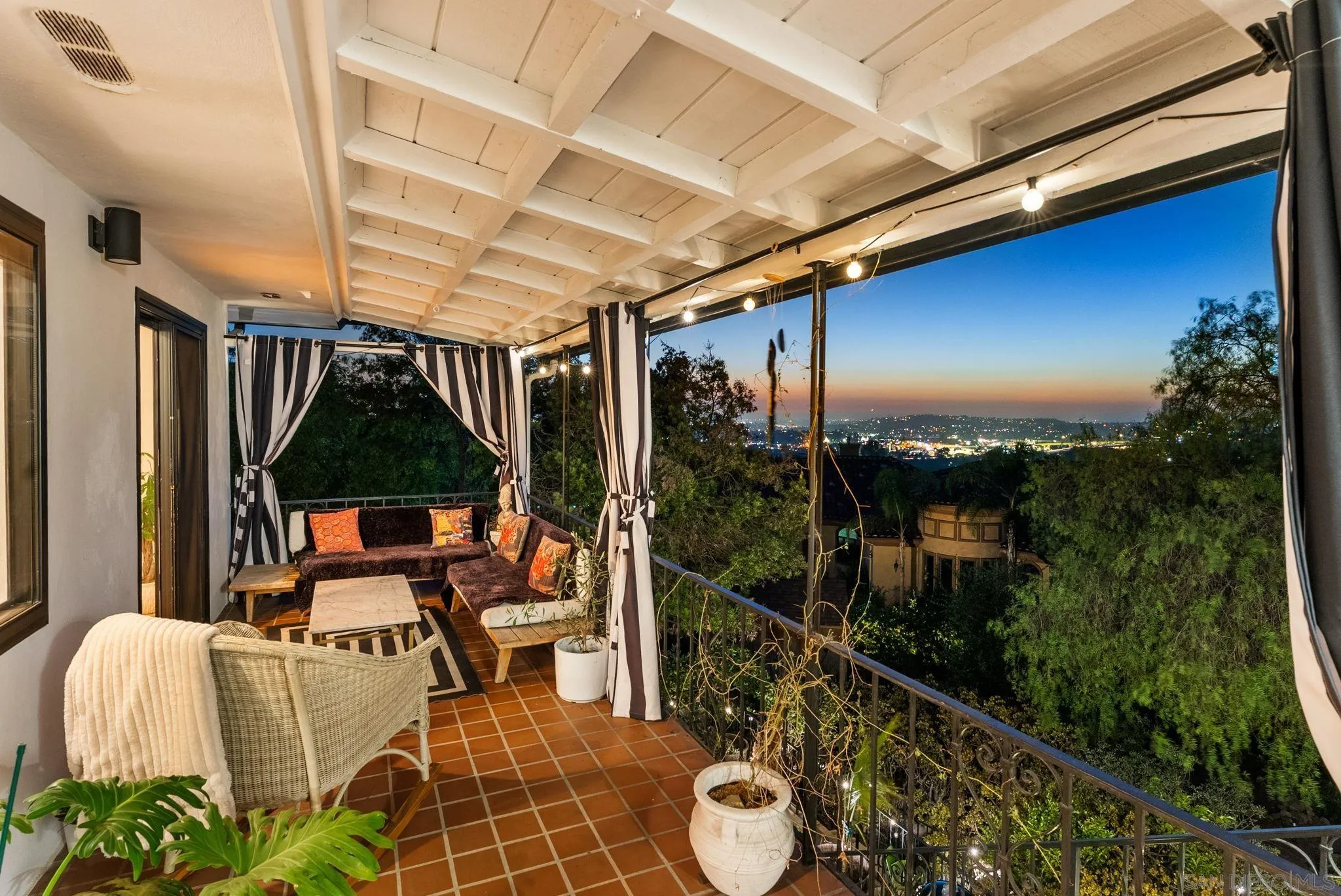 https://cdn.realtyfeed.com/cdn/127/250036147/3fa5d02b4782d3a283bed3e79a6580d7.webp