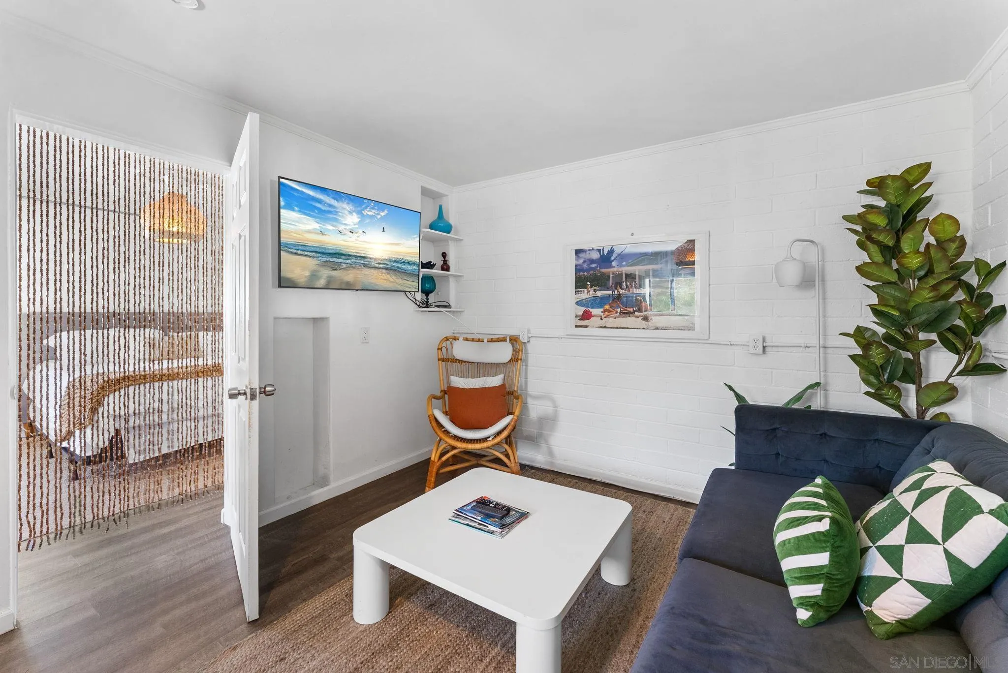 https://cdn.realtyfeed.com/cdn/127/250036147/abbaf0a8afae50d7abc3313246fd9c57.webp