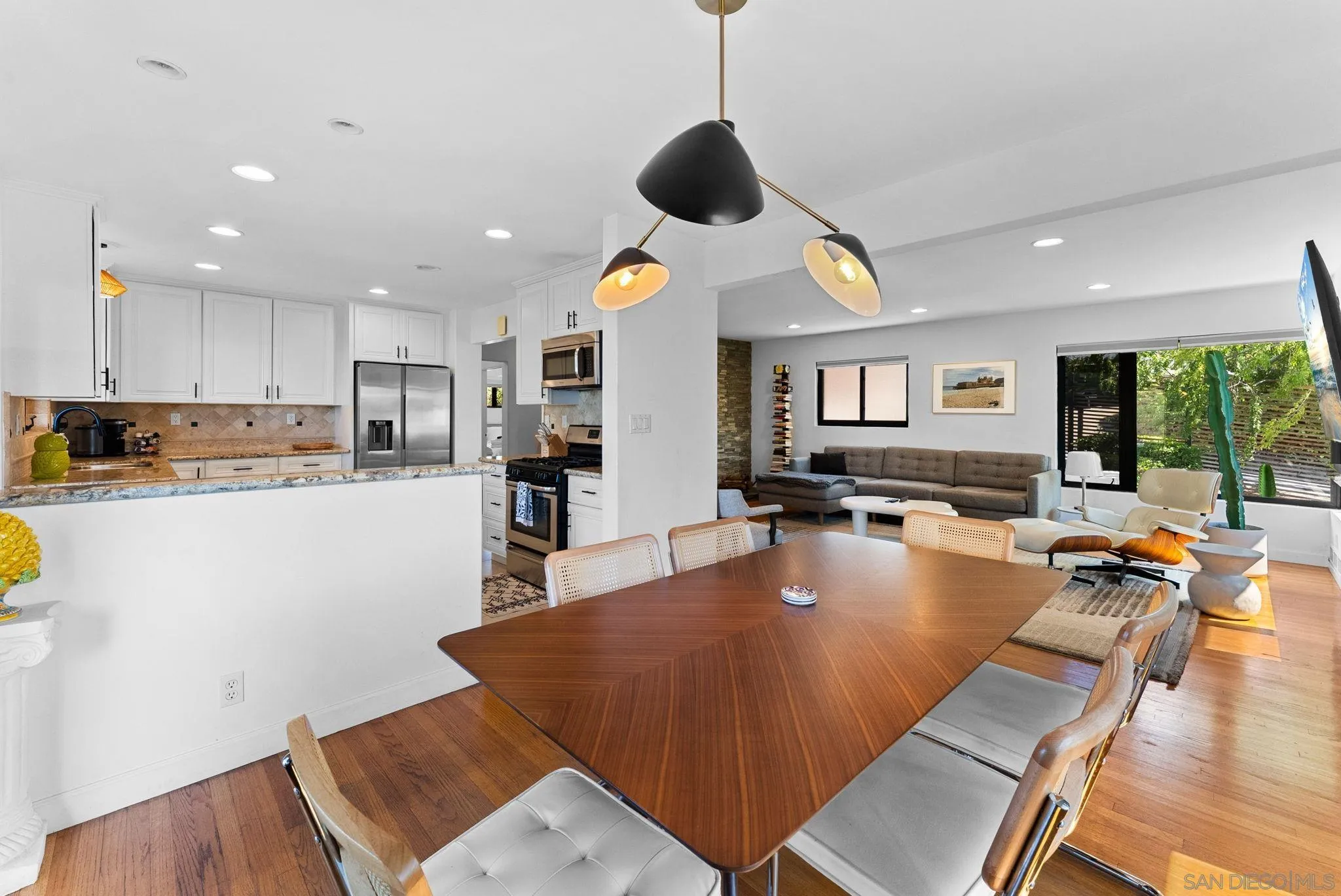 https://cdn.realtyfeed.com/cdn/127/250036147/c9d9f98753df12bb75fe493fd5d63857.webp