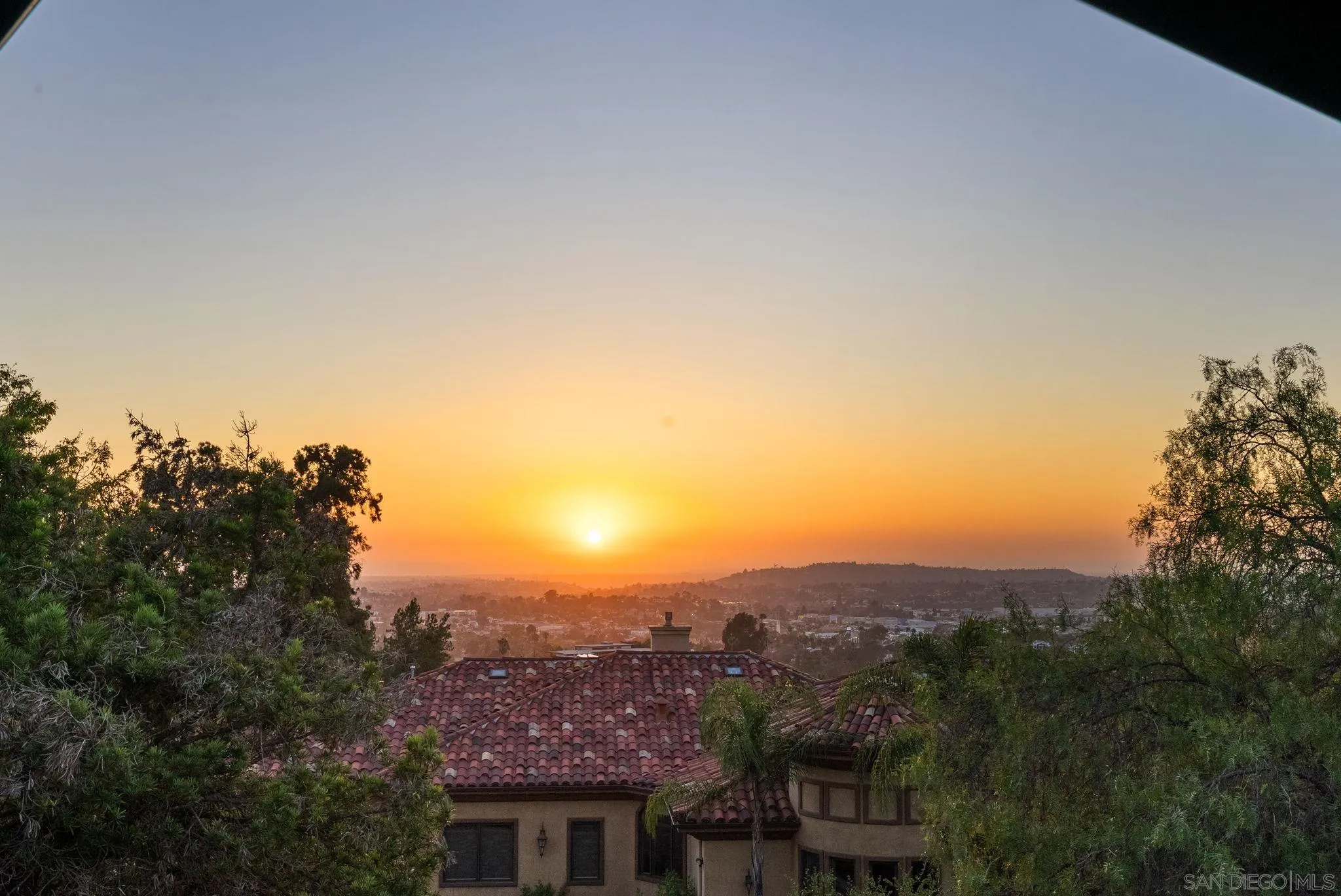 https://cdn.realtyfeed.com/cdn/127/250036147/f7ea70bfc85bbc114d9a91ec12bd4f3c.webp