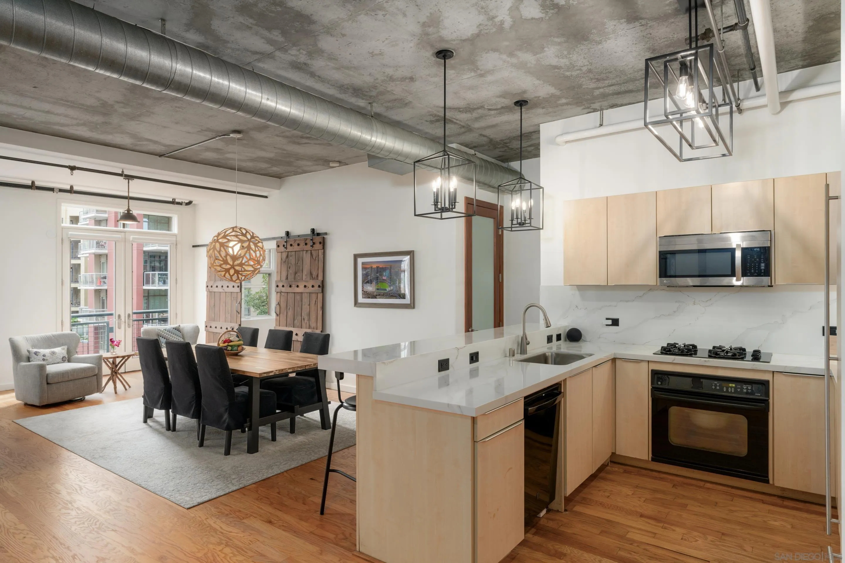 https://cdn.realtyfeed.com/cdn/127/250036149/0c79a824c24be72addb7475eecf5d51b.webp