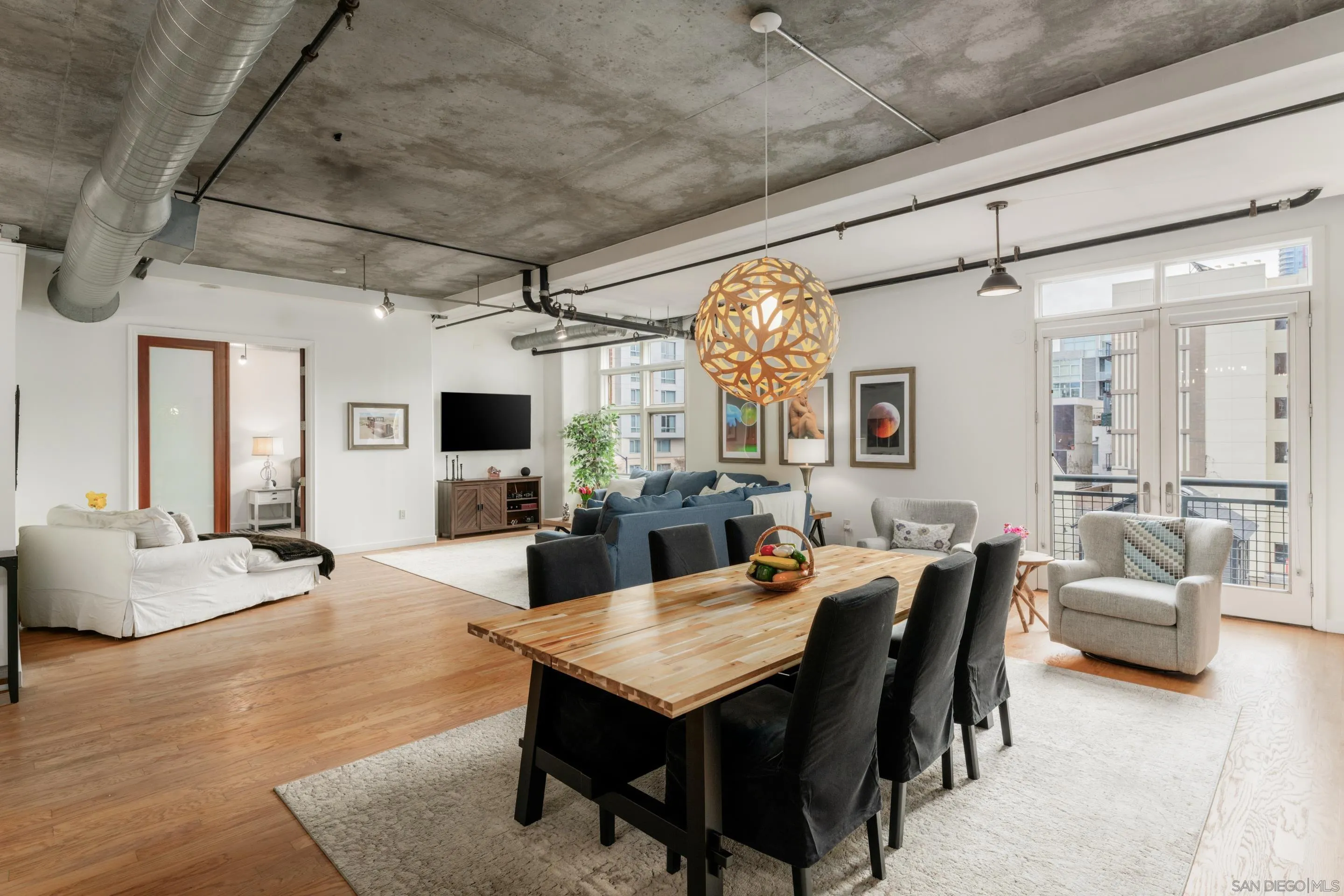 https://cdn.realtyfeed.com/cdn/127/250036149/e67c8dc896d47942041a044bc33f2083.webp