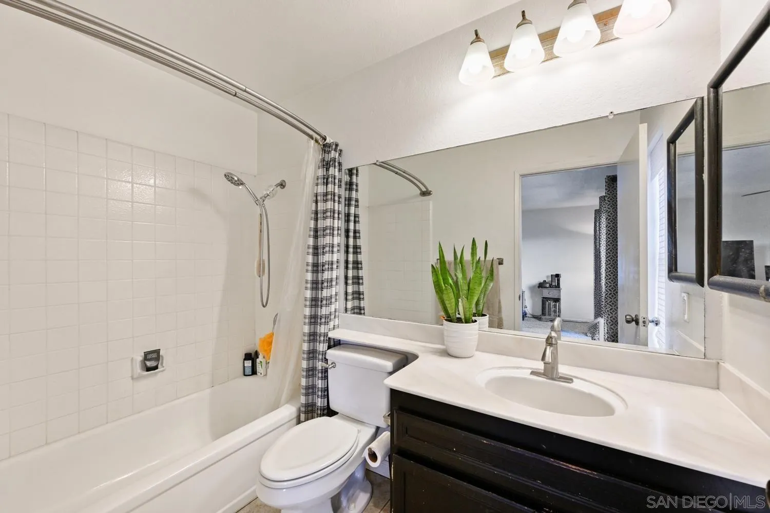https://cdn.realtyfeed.com/cdn/127/250036161/2f553b40b91ccafd35dfa8093e36809e.webp
