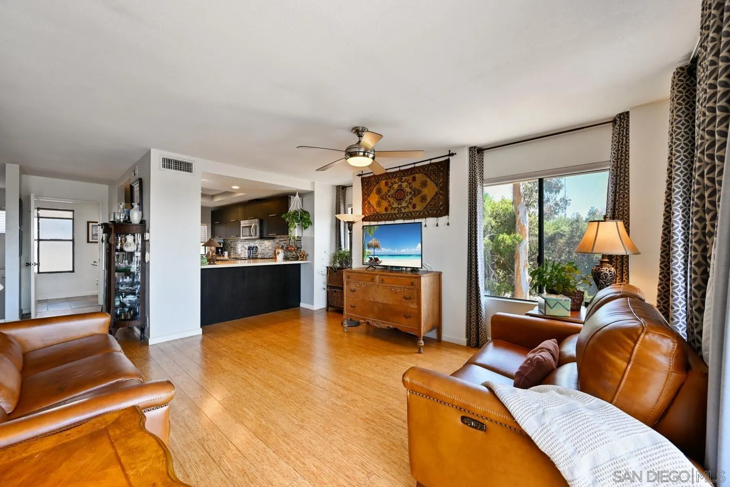 https://cdn.realtyfeed.com/cdn/127/250036161/779d29ee0a0f03e26e6349cc26d673b9.webp