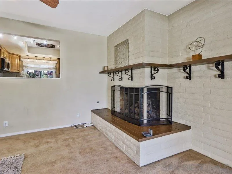 https://cdn.realtyfeed.com/cdn/127/250036171/51be453ff19651378670de44561684bf.webp