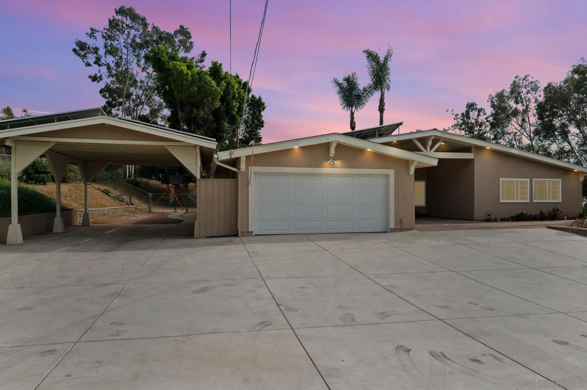 https://cdn.realtyfeed.com/cdn/127/250036176/2f927452c7199a2b01ea8d099fd5e8c9.webp