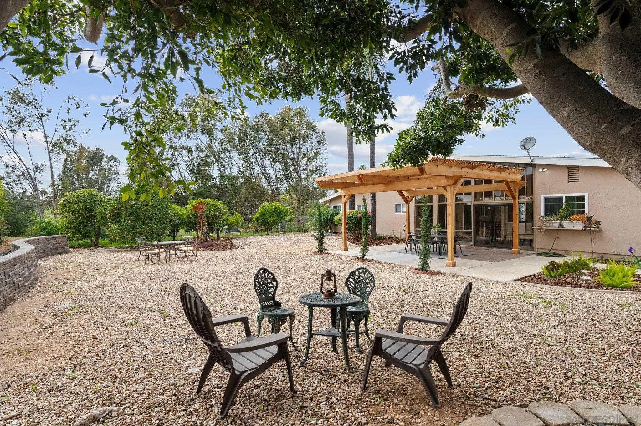 https://cdn.realtyfeed.com/cdn/127/250036176/37a9d6a0ddd6ef99c93adff9cc381daf.webp